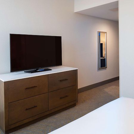 Doubletree By Hilton Madison East Ξενοδοχείο Εξωτερικό φωτογραφία