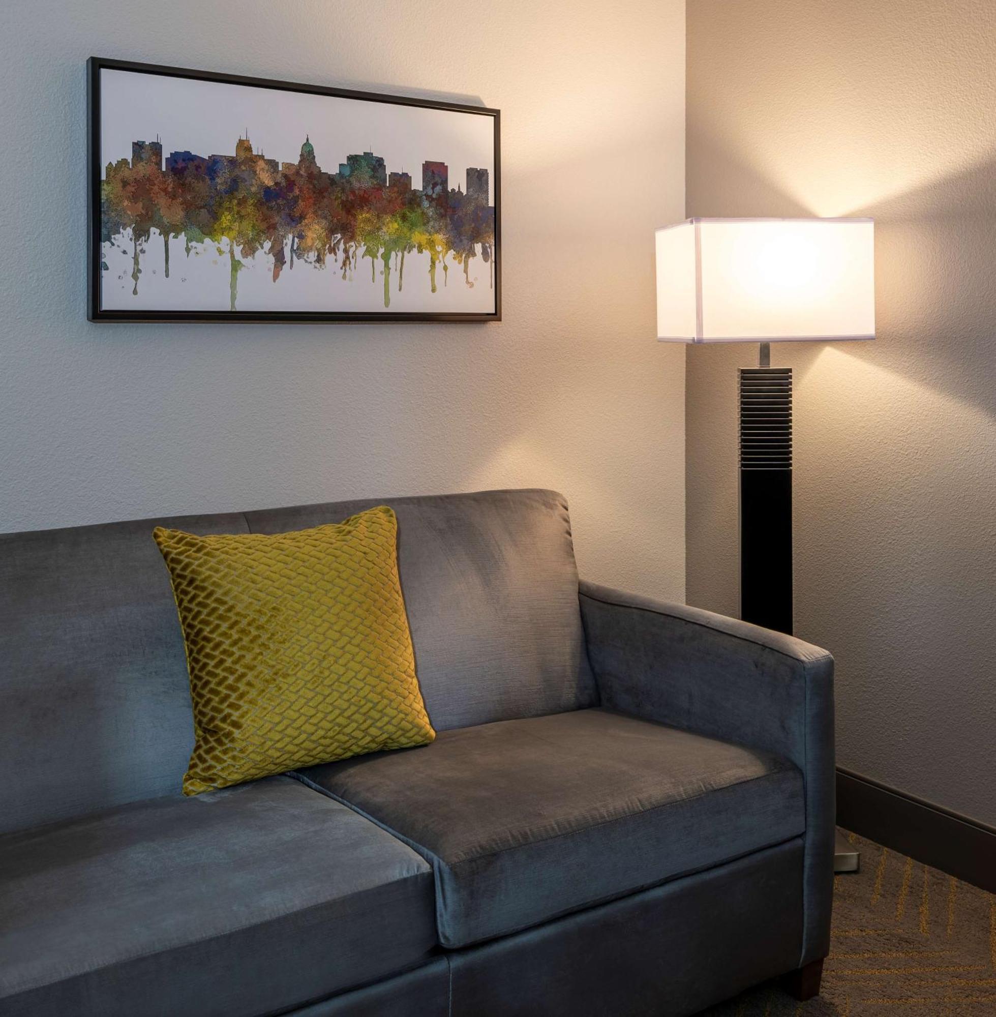 Doubletree By Hilton Madison East Ξενοδοχείο Εξωτερικό φωτογραφία